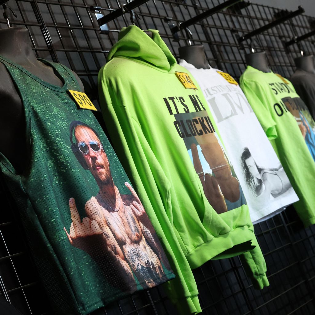 Merchandise im Justin Biebers Store beim Coachella-Festival 2026 in Indio, fotografiert von Valerie Macon