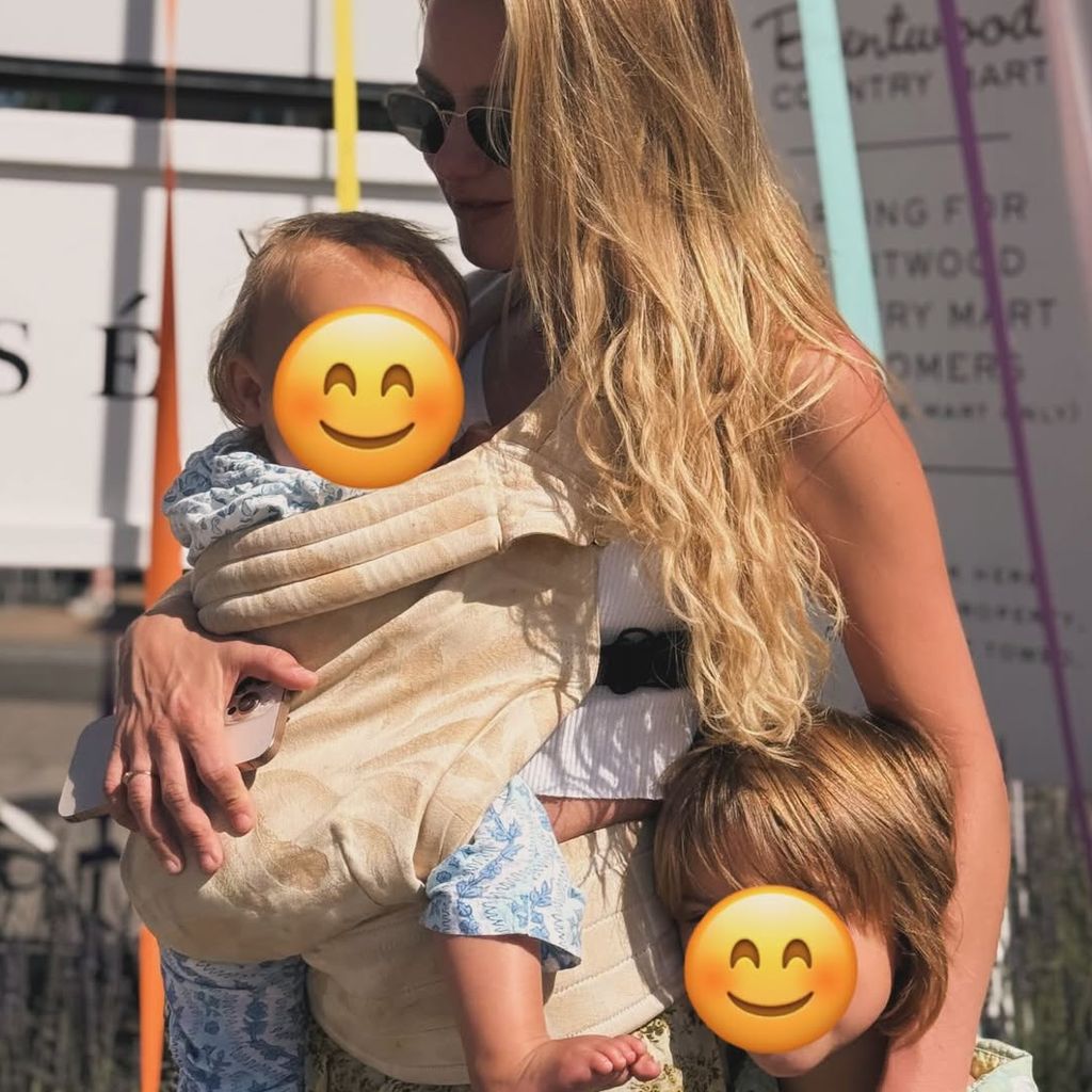 Meredith Hagner mit ihren Kindern Buddy und Boone 2025