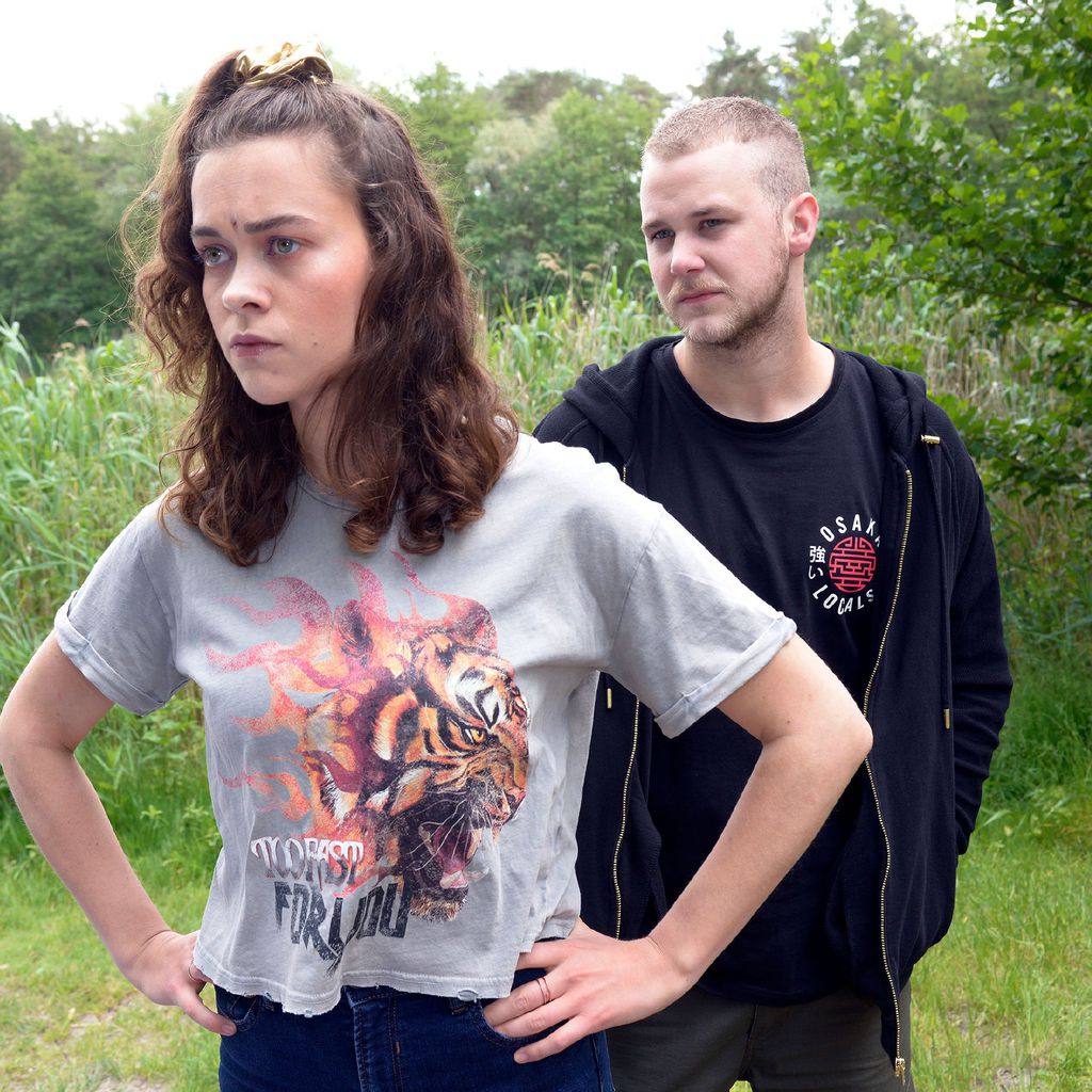Merle (Ronja Herberich) und Jonas (Felix van Deventer) in einer GZSZ-Szene