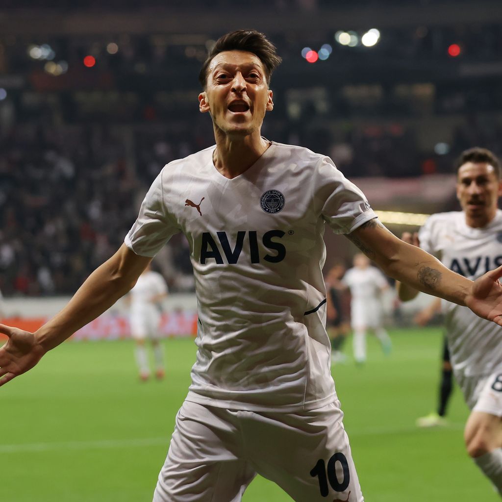 Mesut Özil, Fußballer