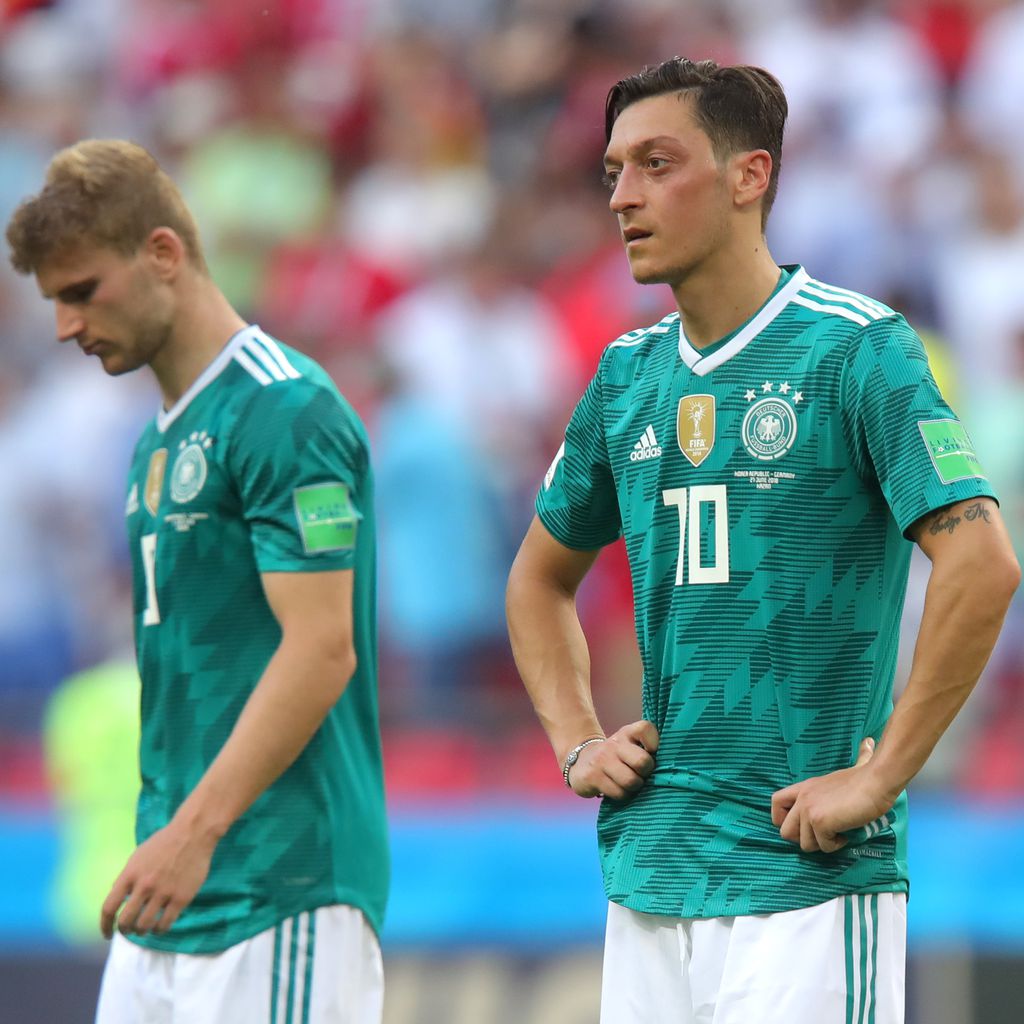 Mesut Özil und Timo Werner (l.) nach dem Vorrunden-Aus gegen Südkorea