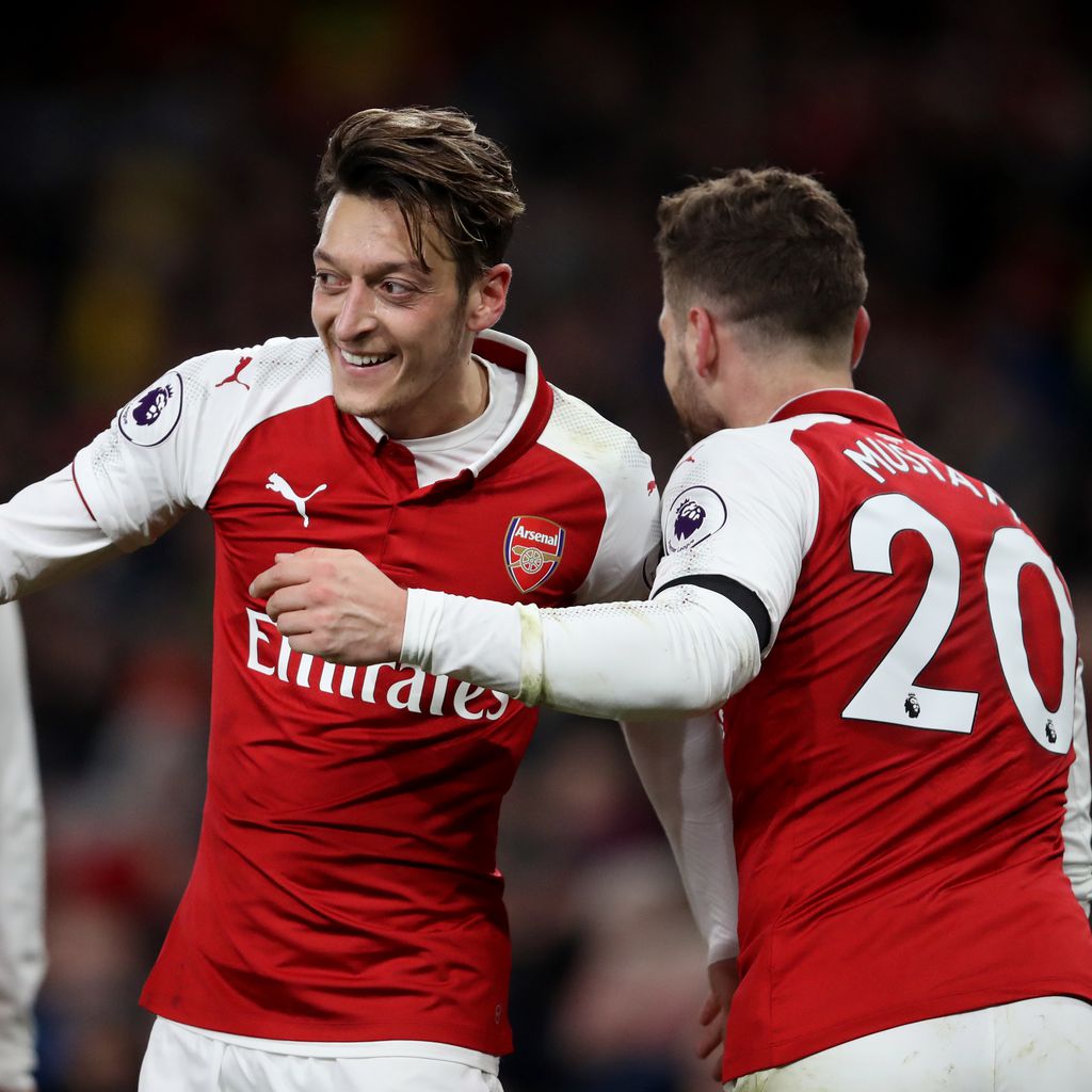 Mesut Özil und Shkodran Mustafi im Trikot von Arsenal London