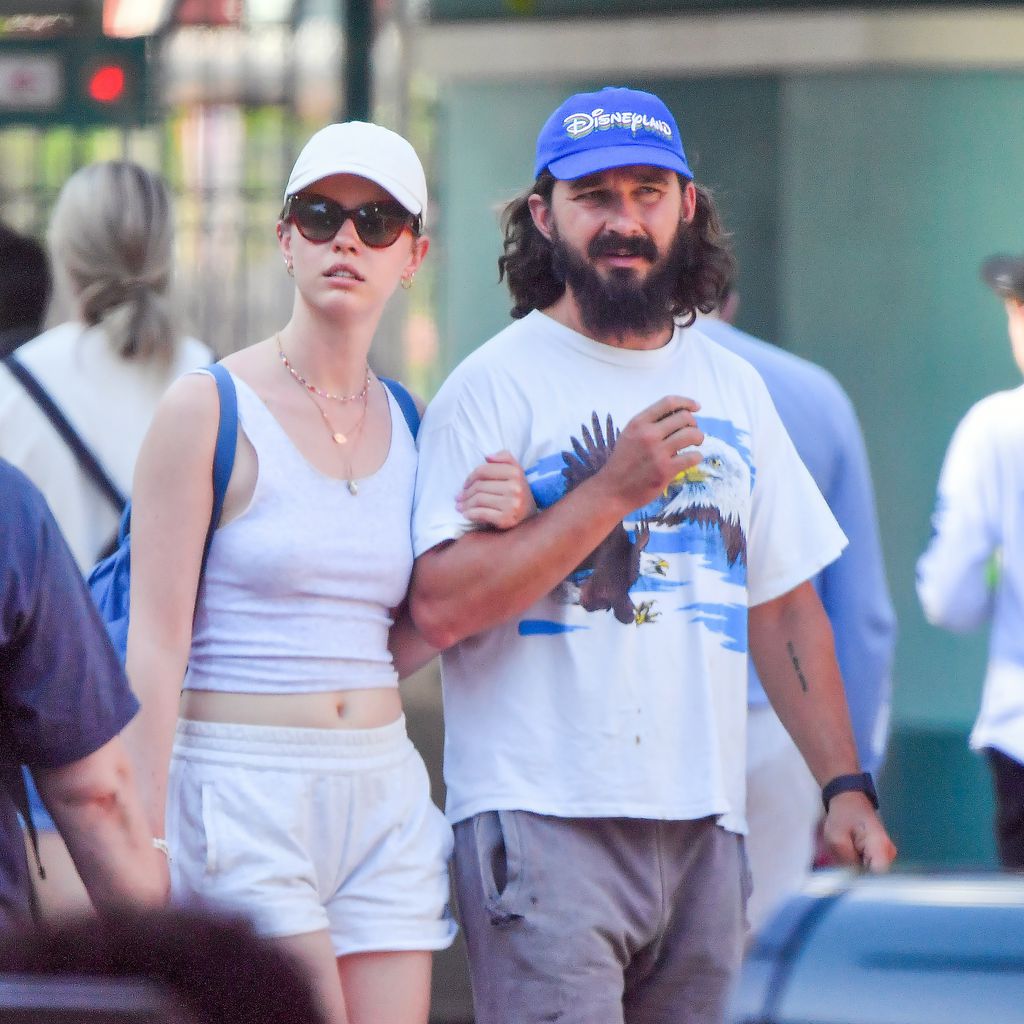 Mia Goth und Shia LeBeouf im Disneyland, 2021