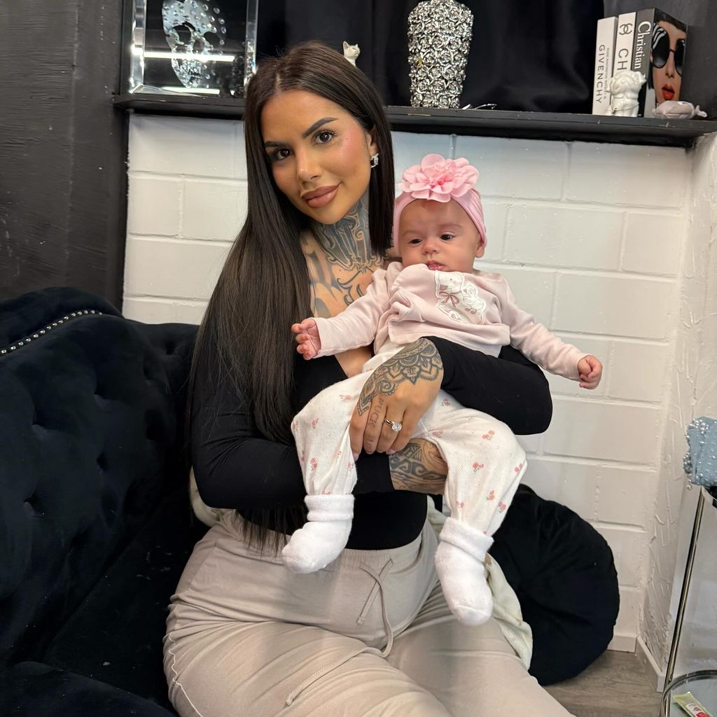 Mia Madisson mit ihrer Tochter, Mai 2025