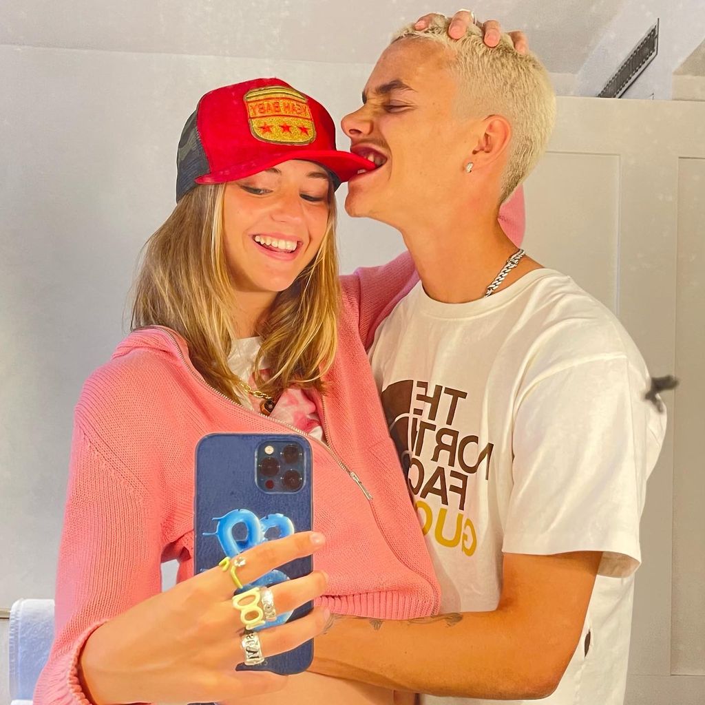 Mia Regan mit ihrem Freund Romeo Beckham