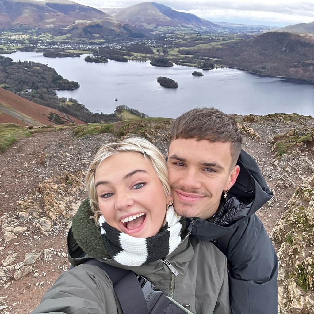 Mia Regan und Romeo Beckham im Dezember 2022
