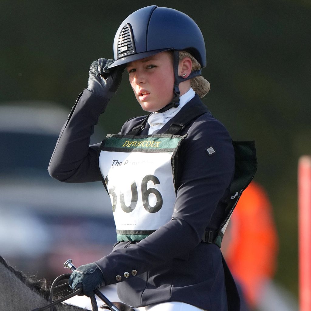 Mia Tindall startet mit Bunny Two Twirls beim Heythrop Pony Club Springen in Blenheim