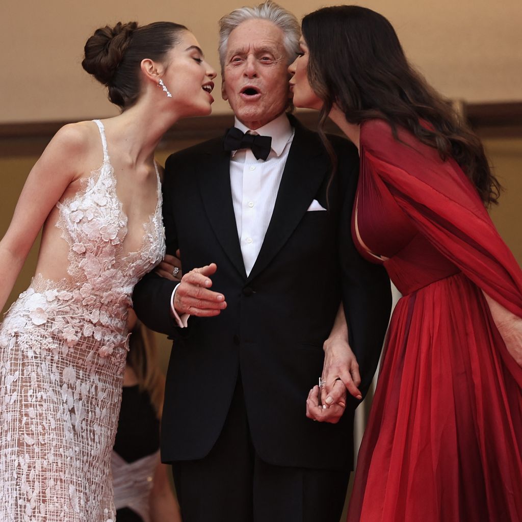 Michael Douglas (m.) Mit seiner Tochter Carys und seiner Frau Catherine Zeta-Jones