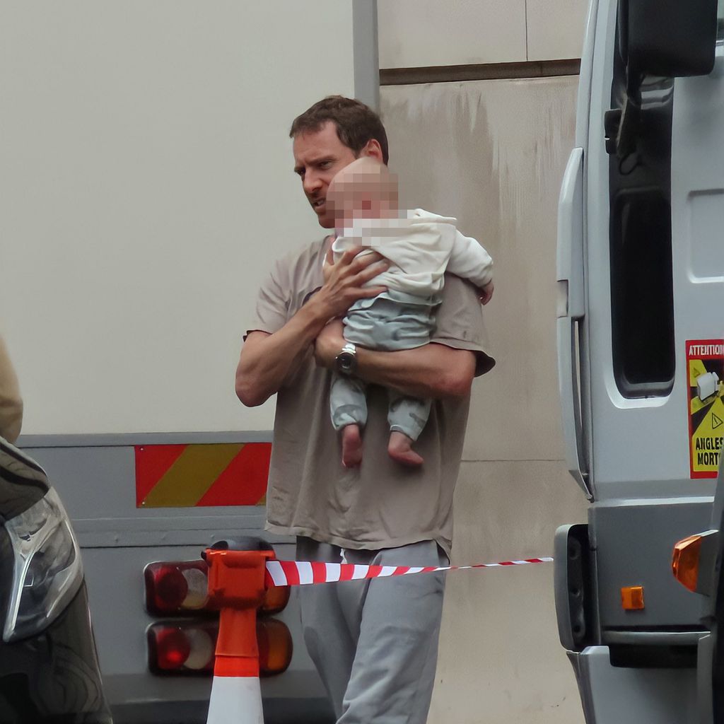 Michael Fassbender am Set von "Irma Vep" in Paris