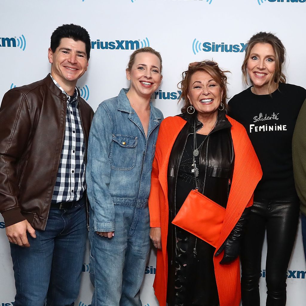 Der "Roseanne"-Cast Michael Fishman, Lecy Goranson, Roseanne Barr, Sarah Chalke und John Goodman