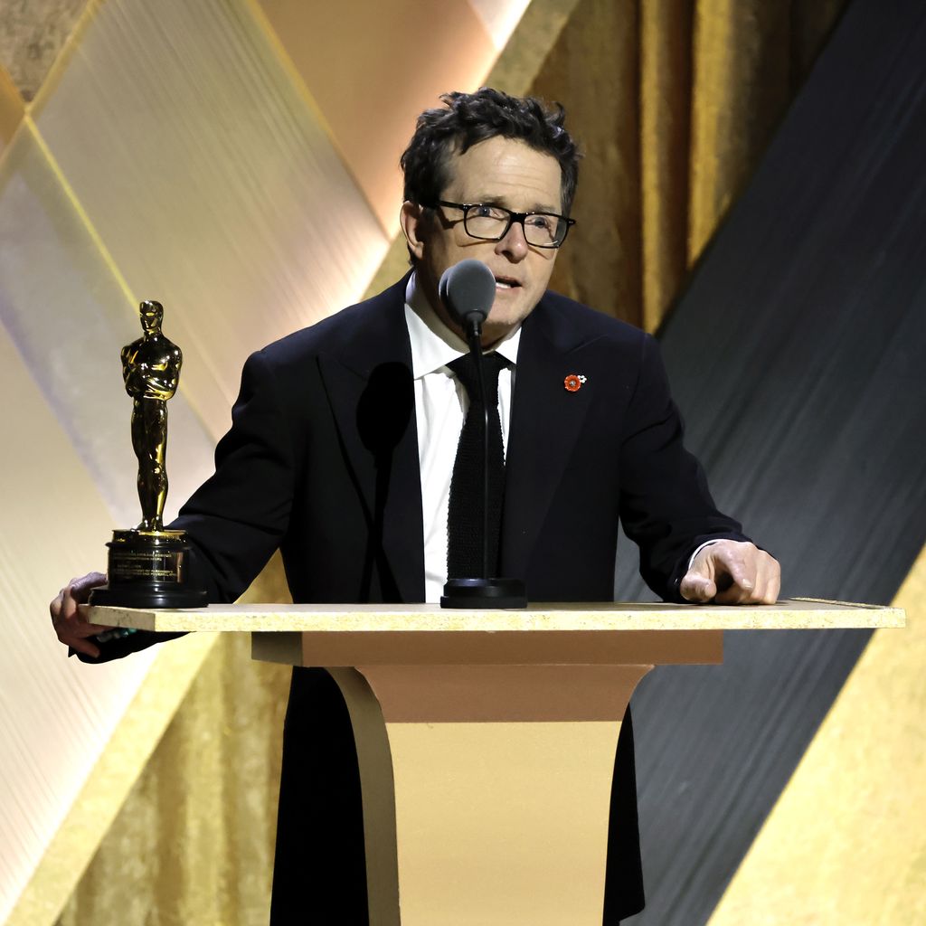 Michael J. Fox mit seinem Jean-Hersholt-Humanitarian-Award 2022