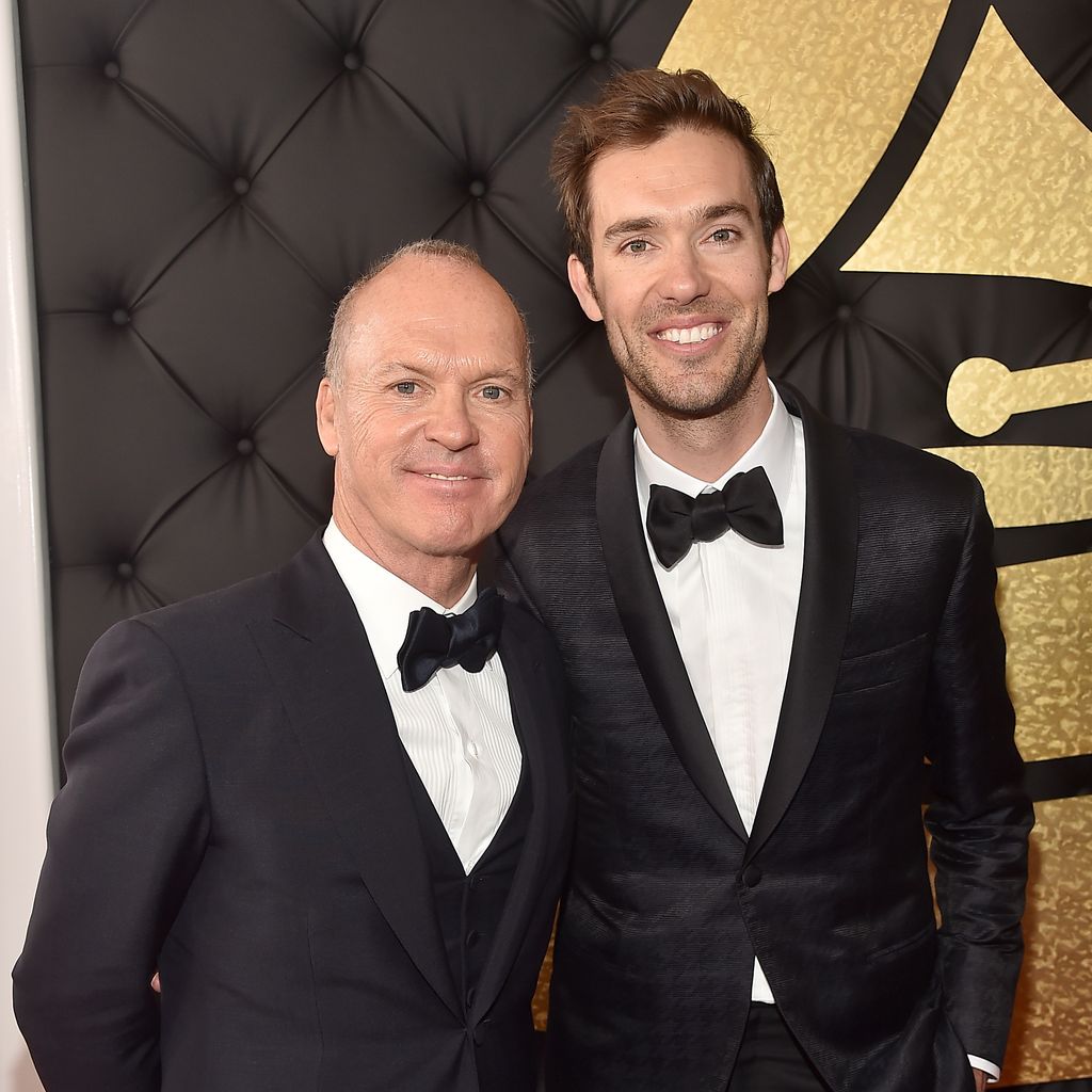 Michael Keaton und sein Sohn Sean Douglas bei den 59. Grammy Awards.