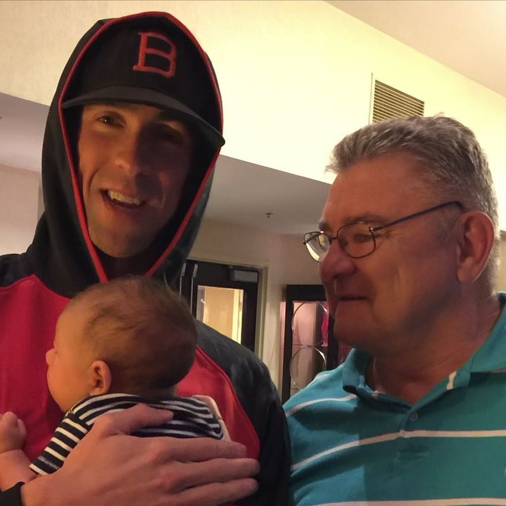 Michael Phelps mit seinem Sohn und seinem Vater