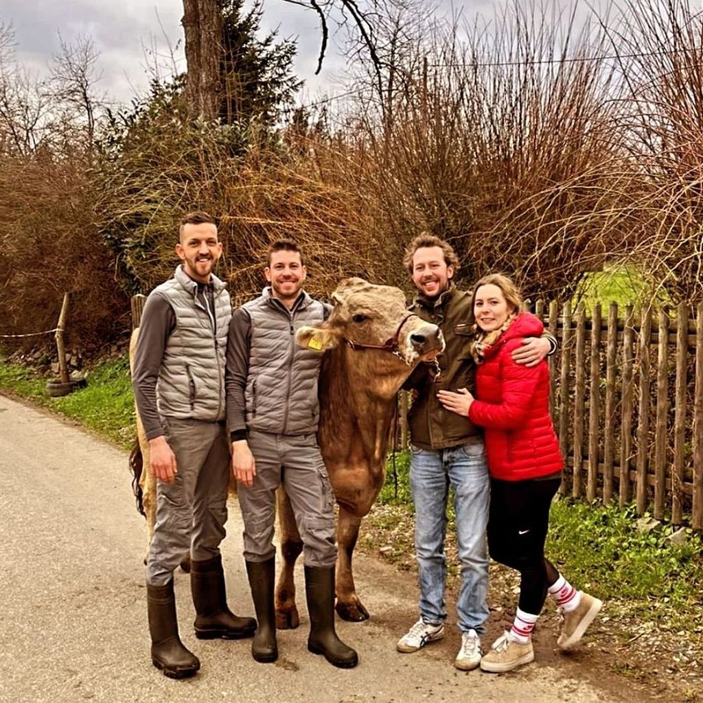 Ex-"Bauer sucht Frau"-Teilnehmer Michael, sein Freund, seine Kuh, Arne und Antje