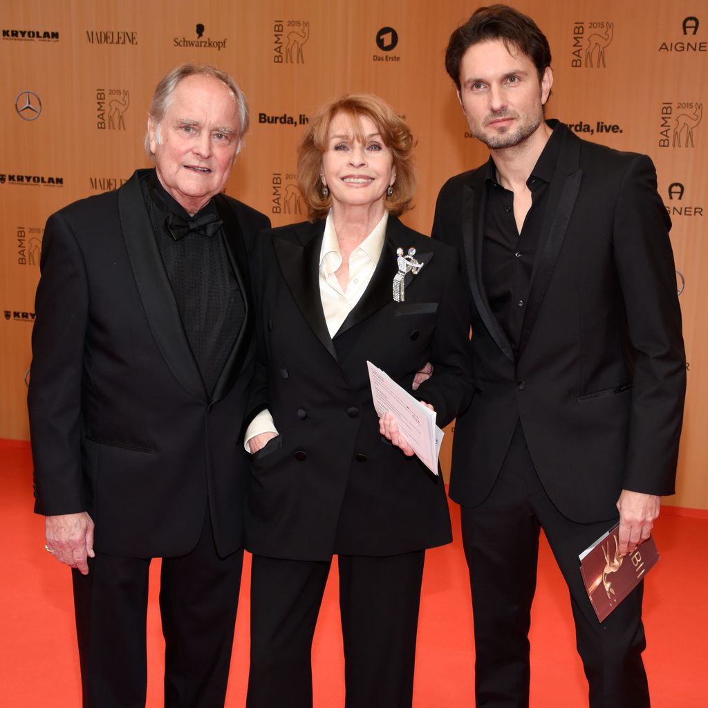 Michael Verhoeven und Senta Berger posieren mit ihrem Sohn Simon, November 2015
