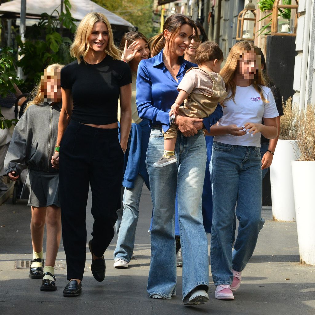 Michelle Hunziker mit ihren Töchtern und Enkelsohn Cesare im September 2024