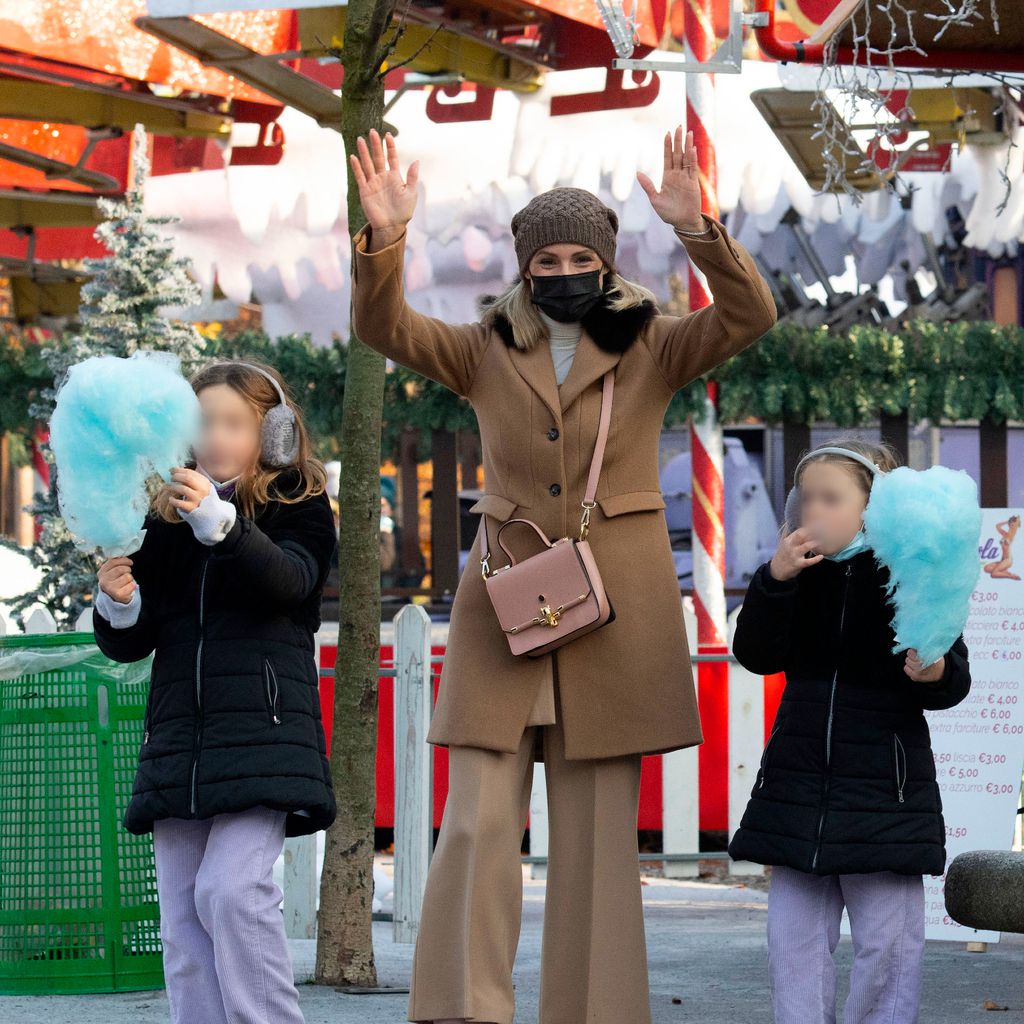 Michelle Hunziker mit ihren Töchtern im Lunapark