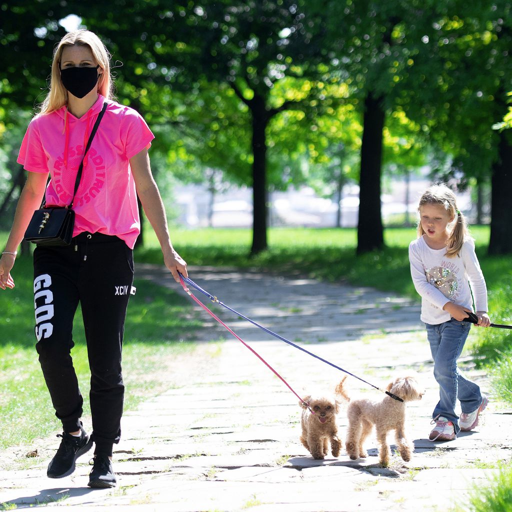 Michelle Hunziker mit Tochter Celeste und ihren Hunden