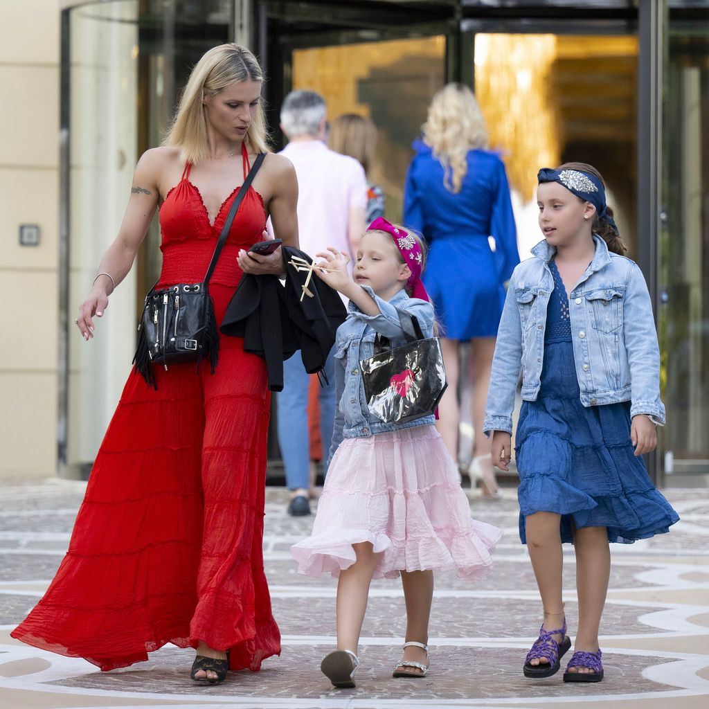 Michelle Hunziker mit ihren Töchtern im Juni 2022