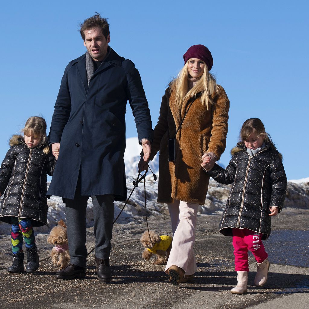 Michelle Hunziker und Tomaso Trussardi mit ihren Töchtern Sole and Celeste, Dezember 2019