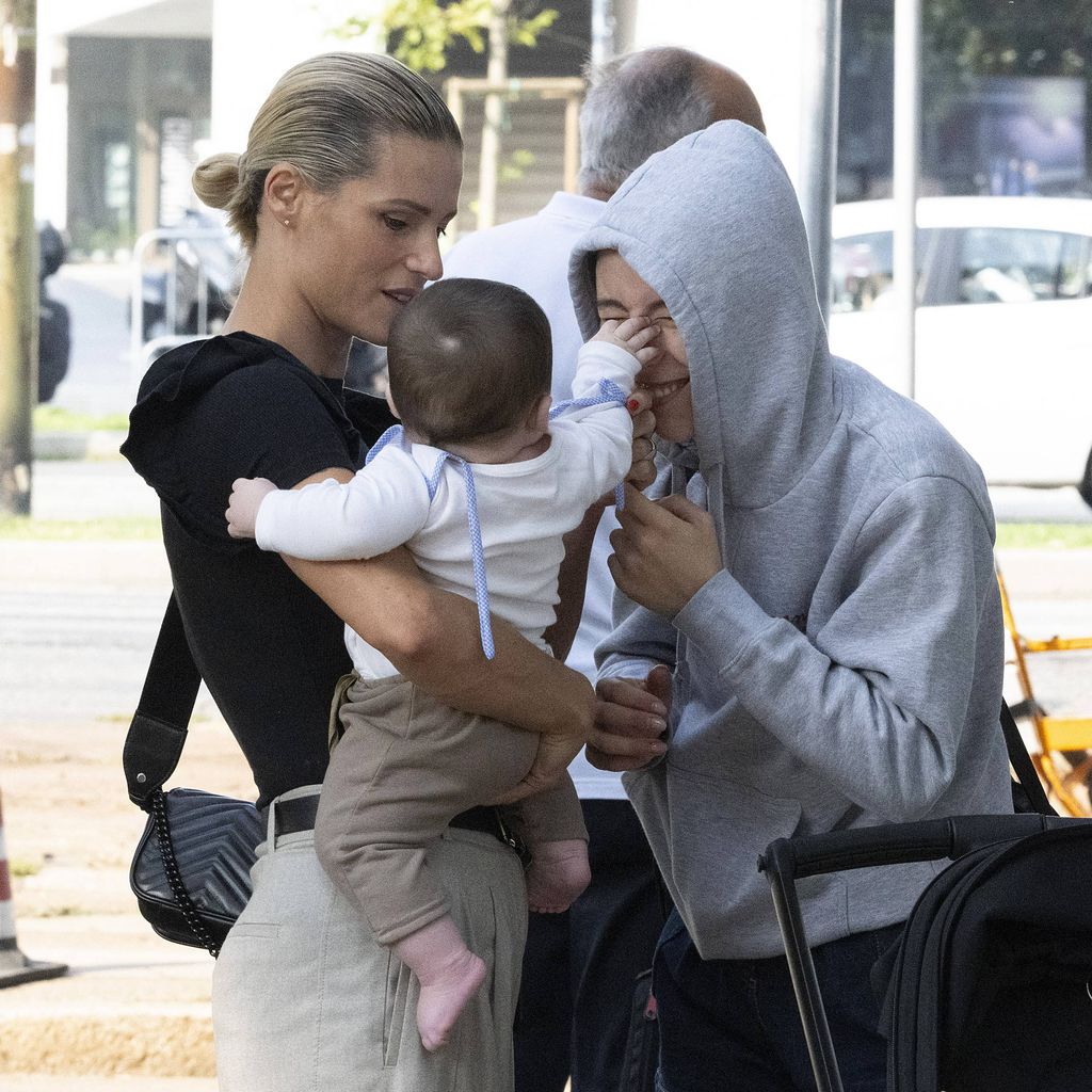 Michelle Hunziker mit ihrem Enkel Cesare und Tochter Aurora Ramazzotti