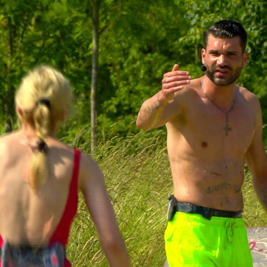 Michelle Monballijn und Mike Cees-Monballijn bei einer Sommerhaus-Challenge