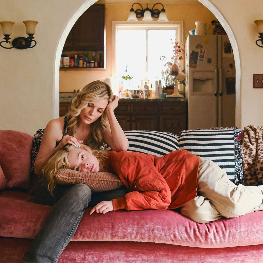 Michelle Pfeiffer und Elle Fanning in der Apple-TV+-Serie "Margos Got Money Troubles" (2025)
