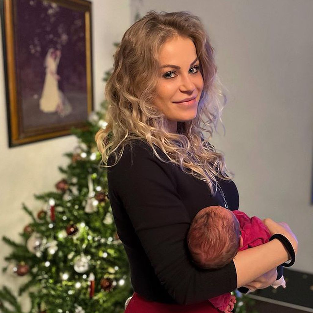 Michelle Schellhaas mit ihrer Tochter