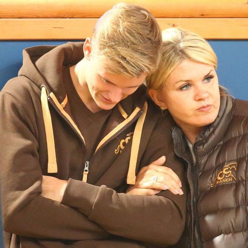 Mick Schumacher und Corinna Schumacher während einem Event