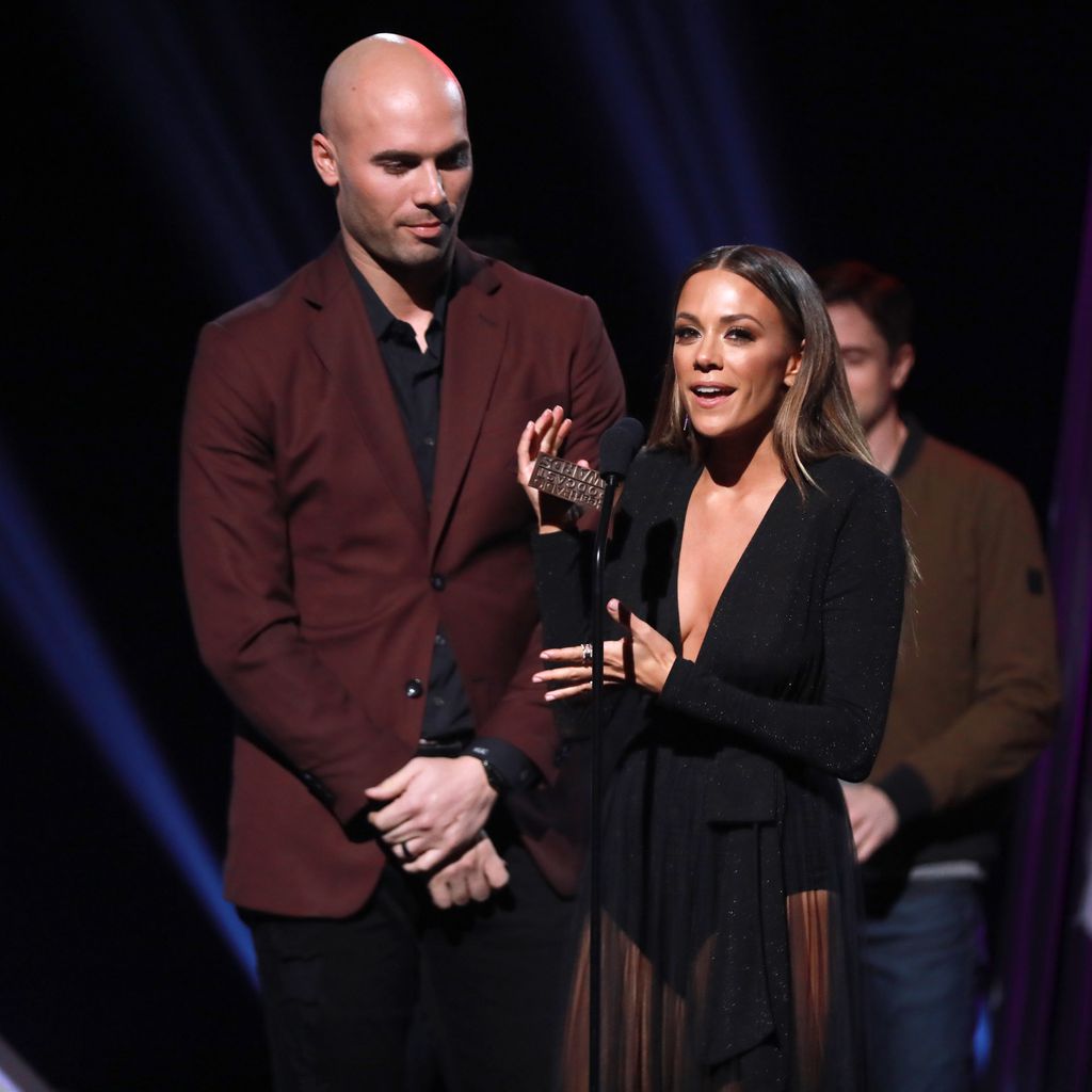 Mike Caussin und Jana Kramer bei den iHeartRadio Podcast Awards, 2019