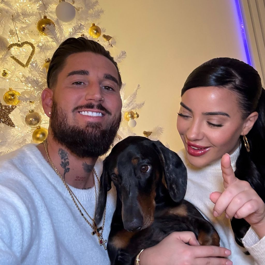 Mike Heiter und Leyla Lahouar mit ihrem Dackel Alani