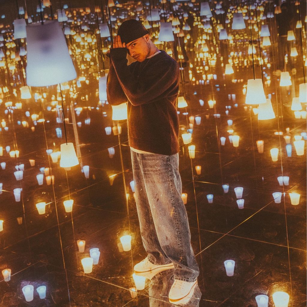 Mike Singer, Sänger