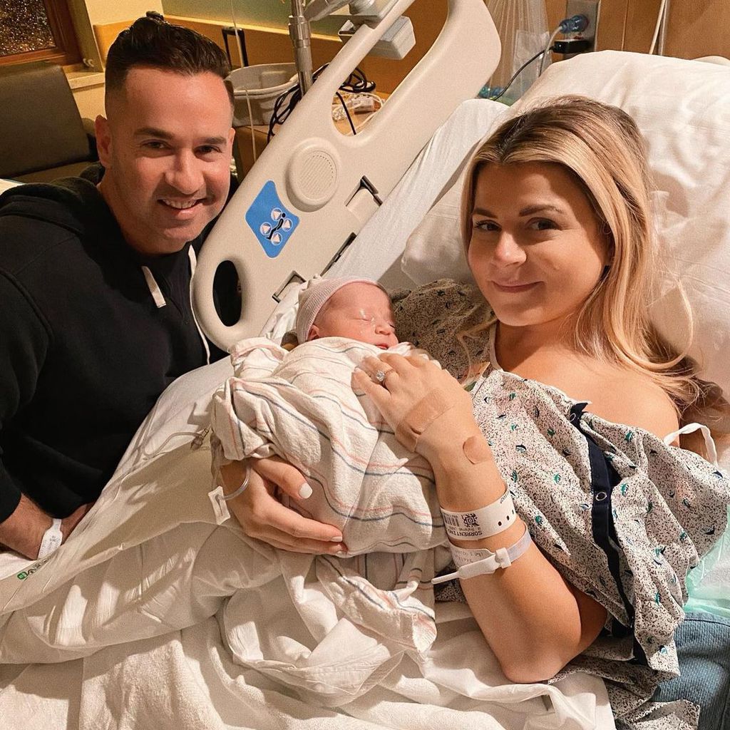 Mike Sorrentino mit seiner Frau Lauren und ihrem gemeinsamen Baby im Mai 2021