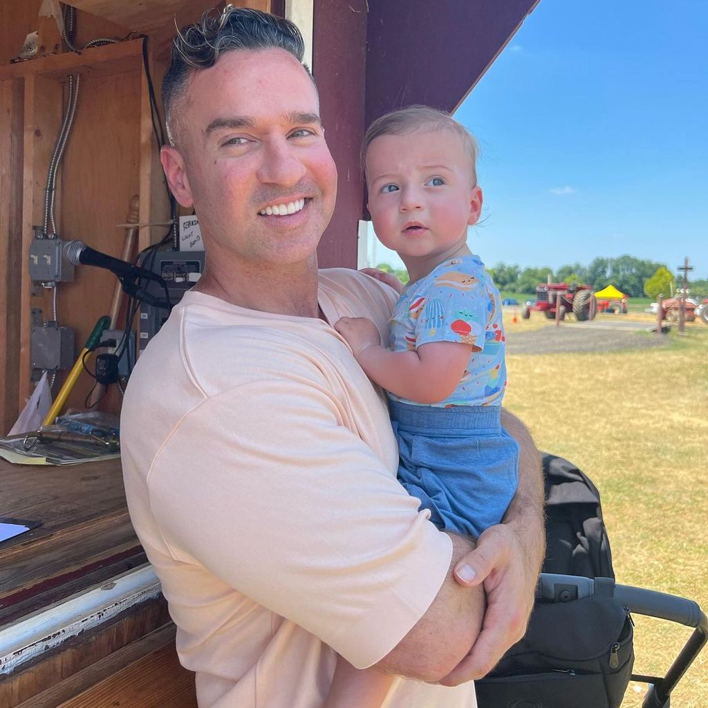 Mike Sorrentino mit seinem Sohn Romeo, Juli 2022