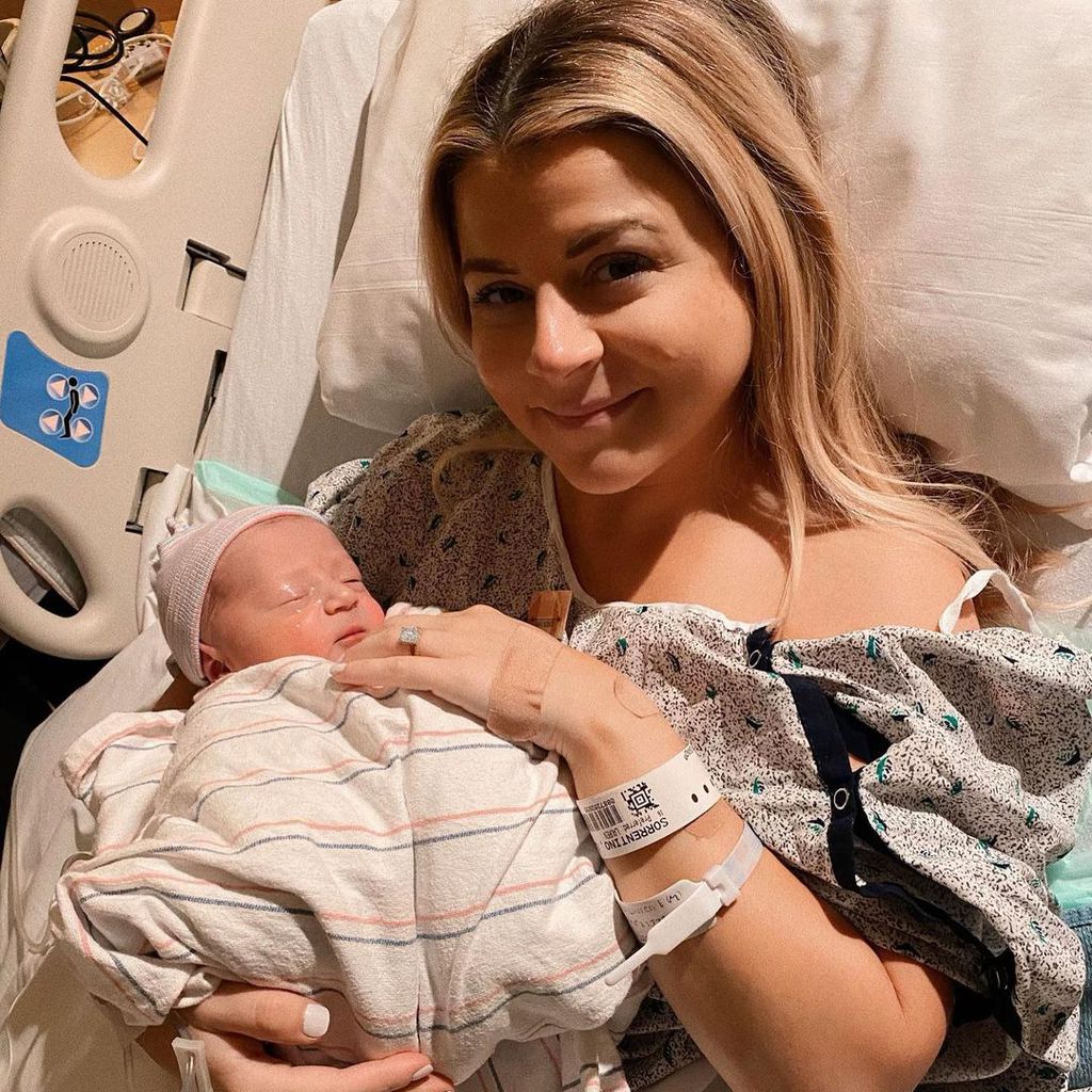 Mike Sorrentinos Frau Lauren mit ihrem Sohn Romeo im Mai 2021