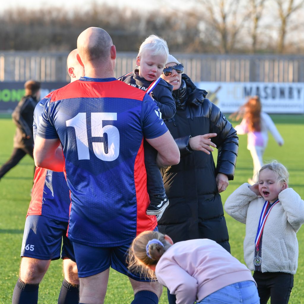 Mike Tindall mit seiner Frau Zara und seinen Kids Lucas, Mia und Lena