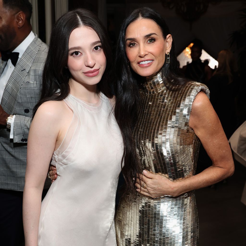 Schauspielerinnen Mikey Madison und Demi Moore bei der "ELLE 2024 Women in Hollywood"-Feier