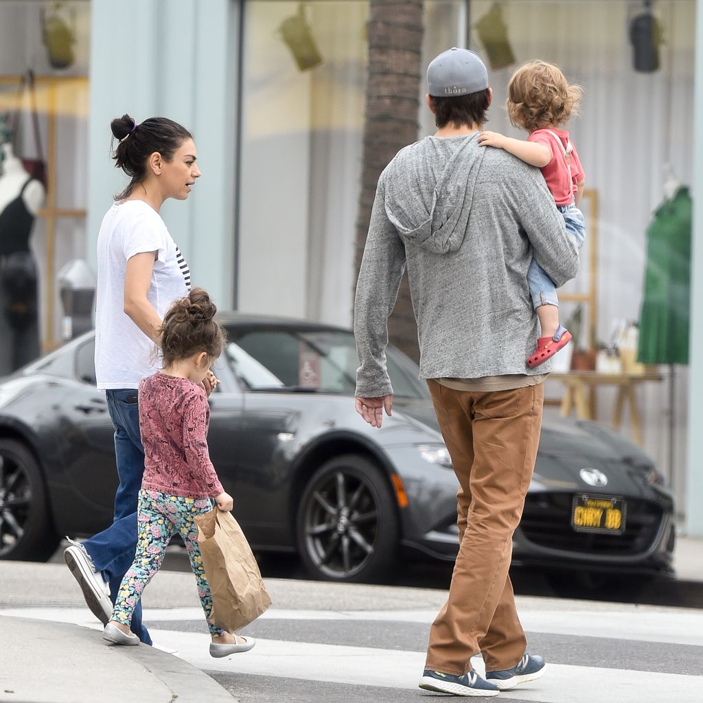 Mila Kunis, Wyatt, Ashton und Dimitri Kutcher im Juni 2018 in Los Angeles