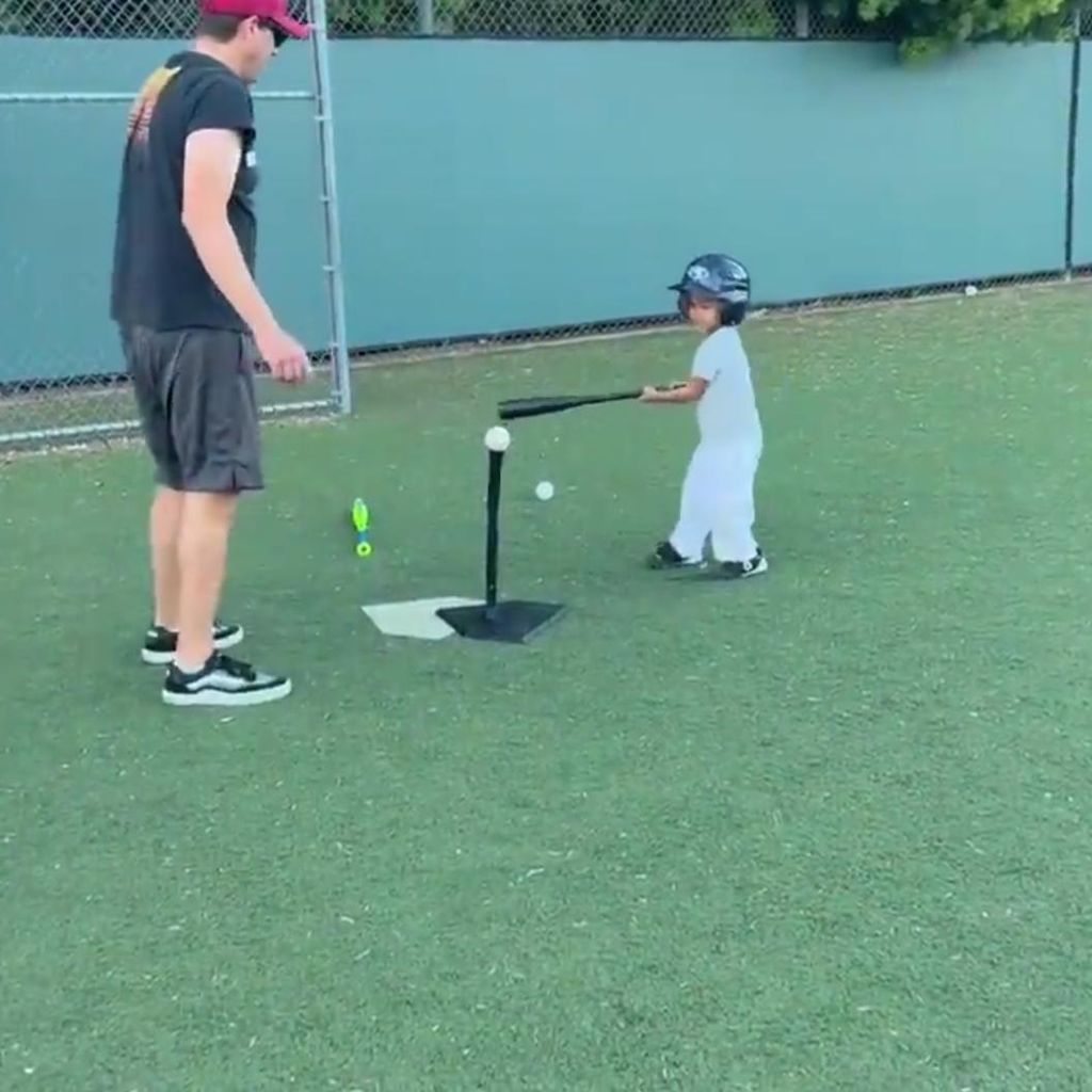 Miles Theodore Stephens bei seinem ersten T-Ball-Training