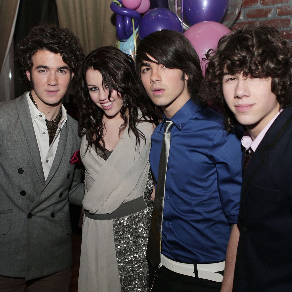 Miley Cyrus mit Kevin, Joe und Nick Jonas, 2008