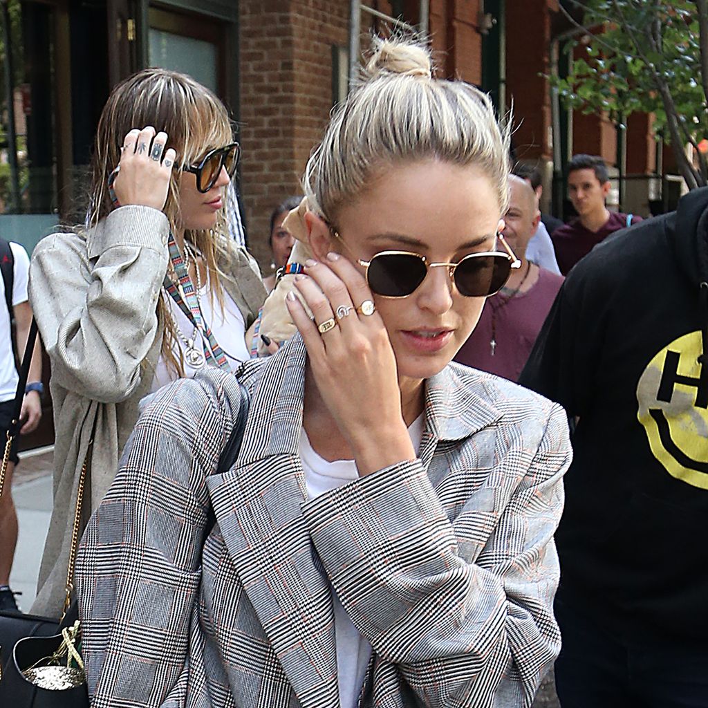 Miley Cyrus und Kaitlynn Carter