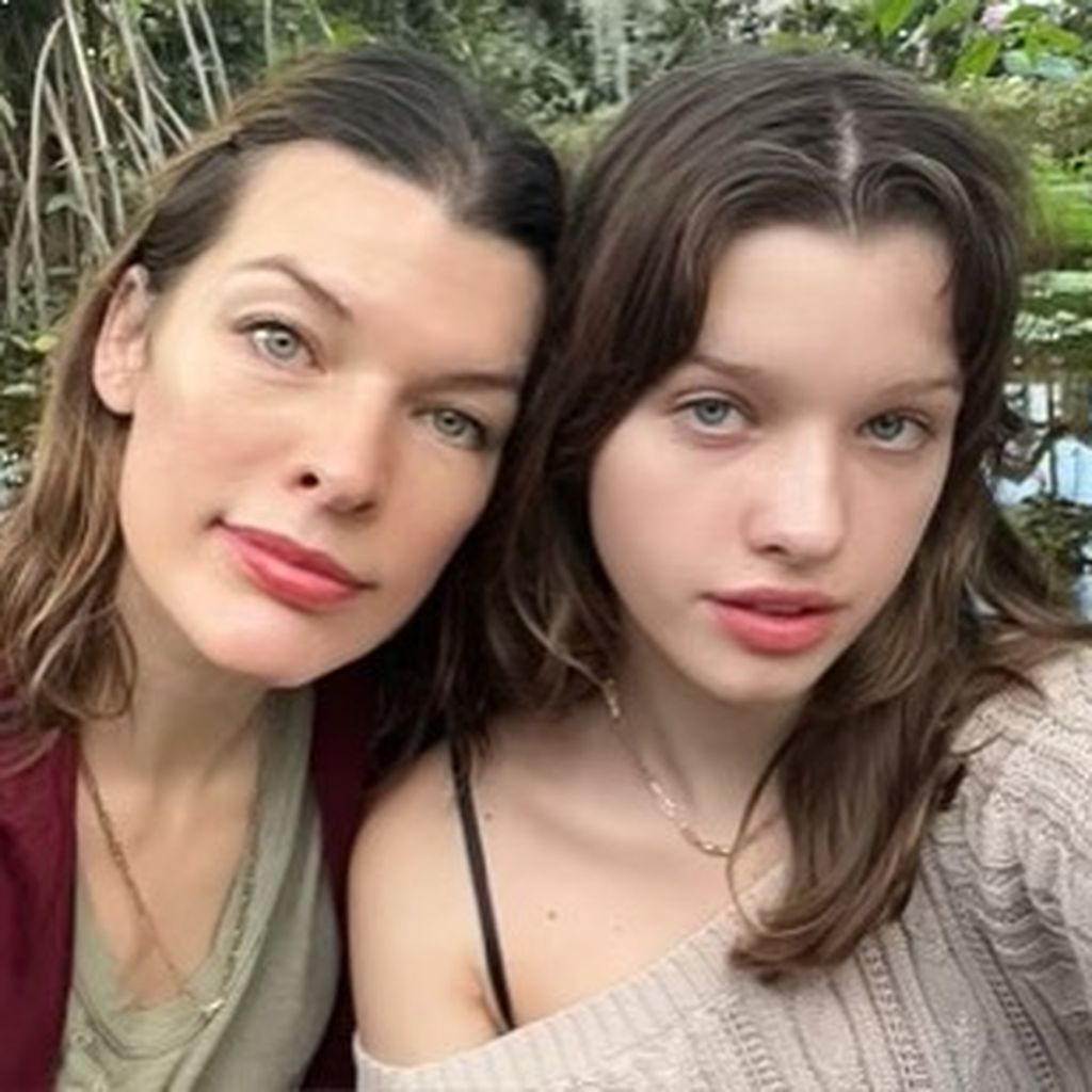 Milla Jovovich und Ever Gabo Anderson im Dezember 2022