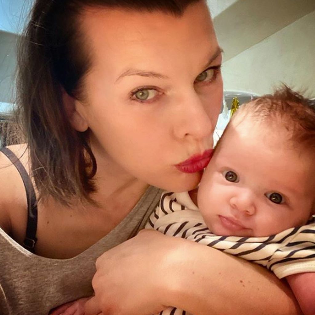 Milla Jovovich und Tochter Osian, 2020
