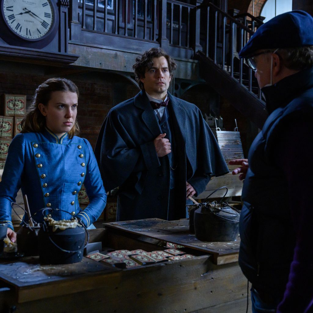 Millie Bobby Brown und Henry Cavill in "Enola Holmes"