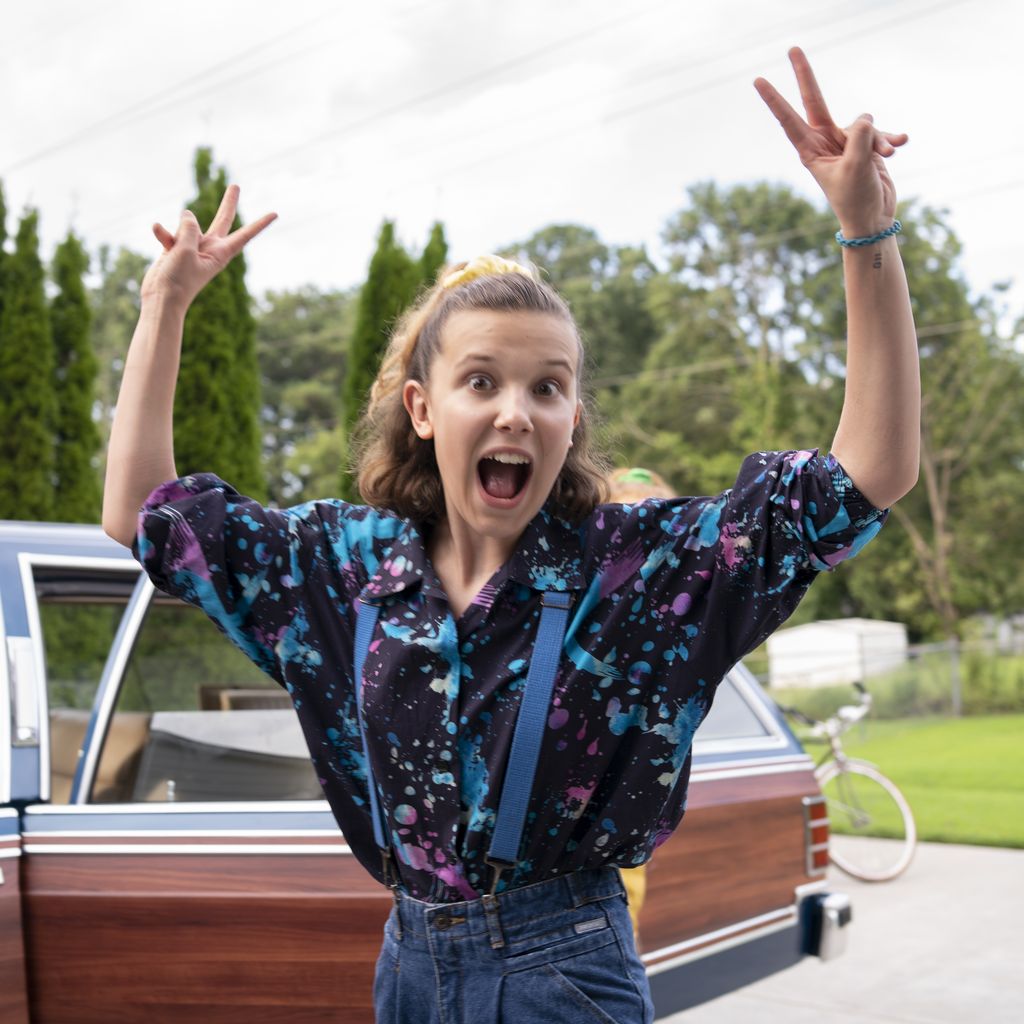 Millie Bobby Brown am Set von "Stranger Things"