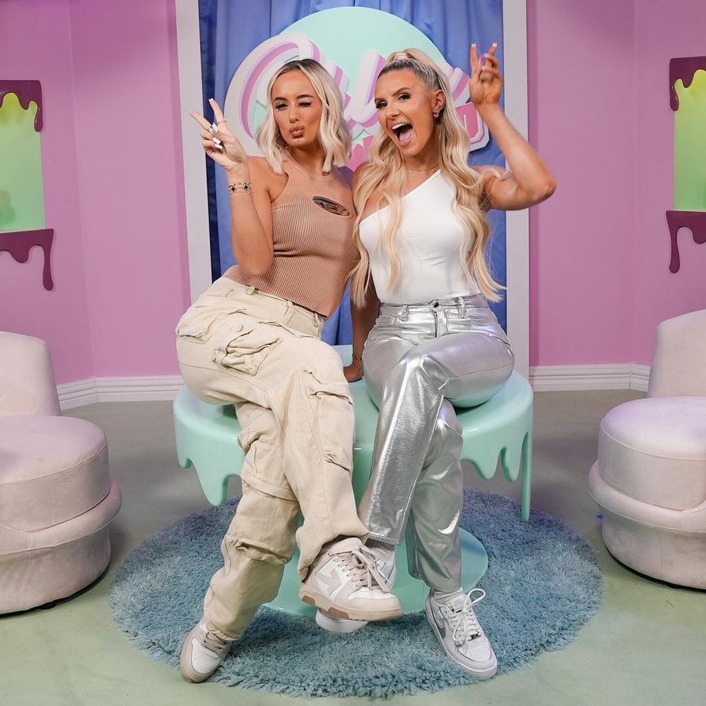 Millie Court und Chloe Burrows