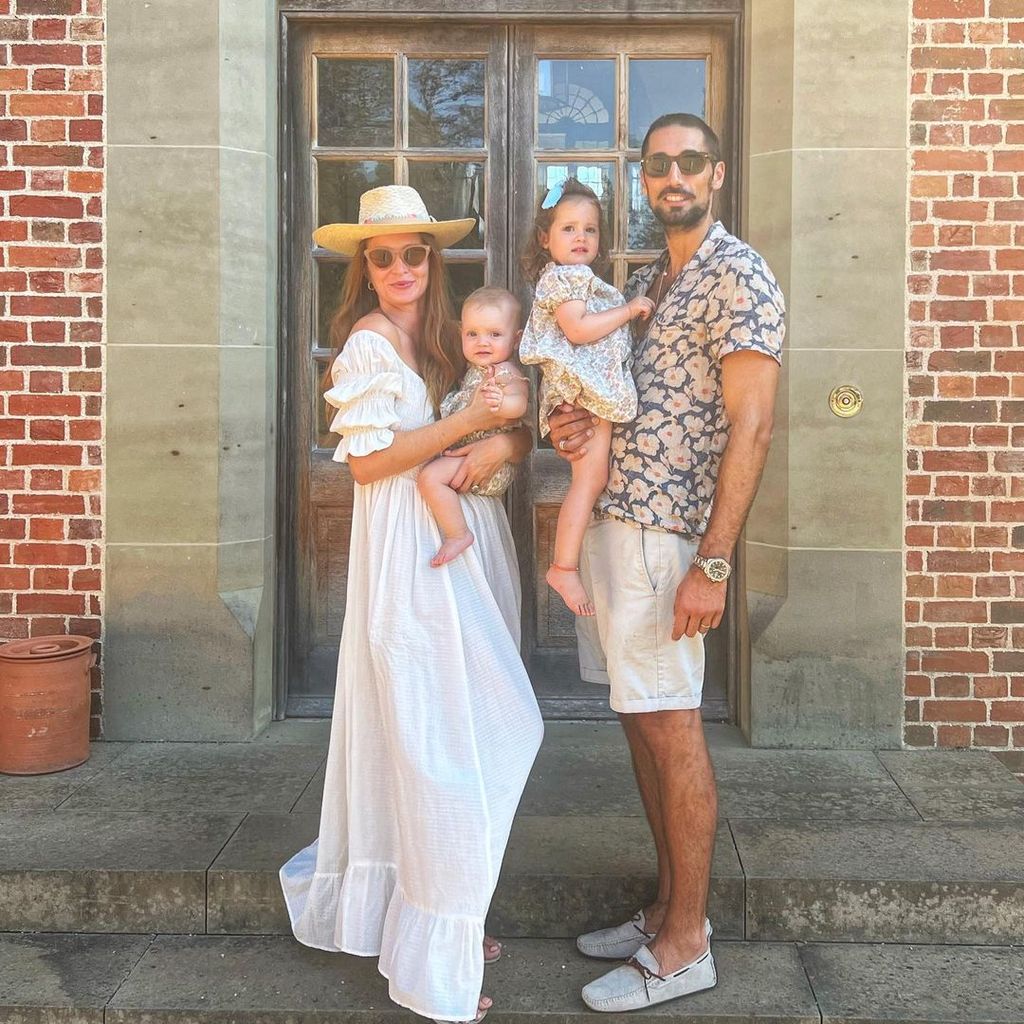 Millie Mackintosh mit ihrem Mann Hugo Taylor und ihren zwei Kindern