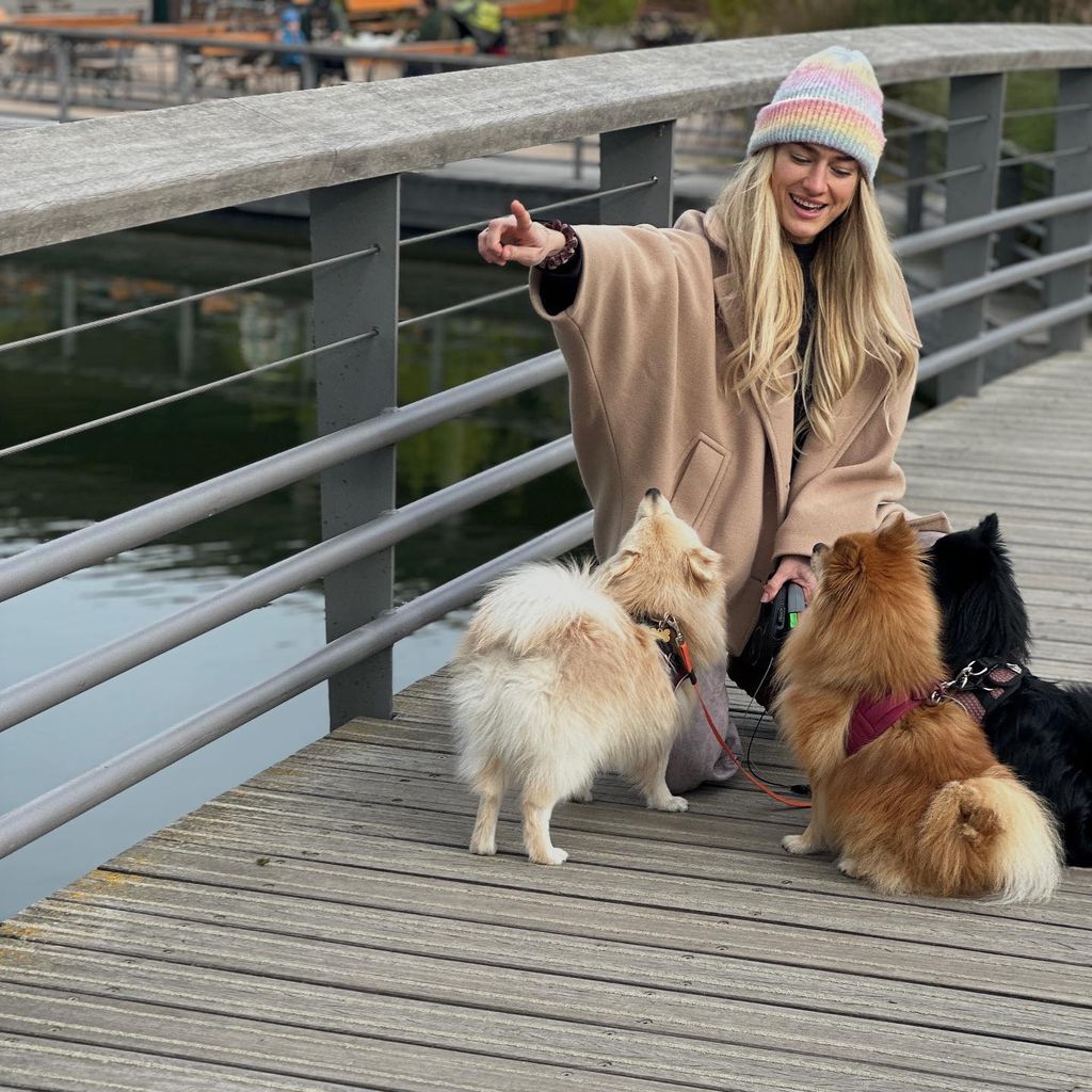 Mimi Gwozdz mit ihren Hunden