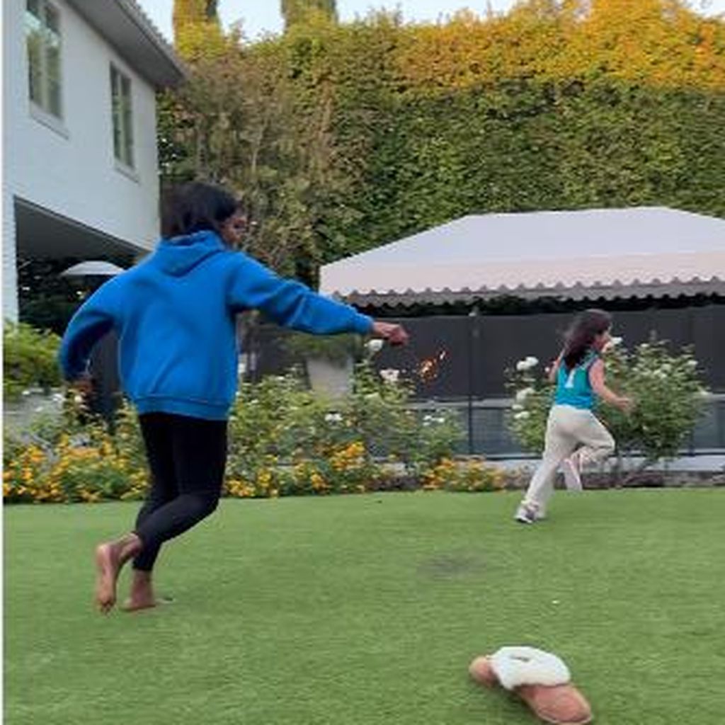 Mindy Kaling und ihre Tochter Katherine im Juli 2023
