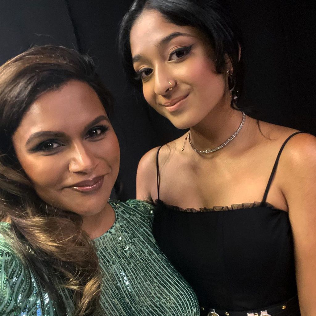 Mindy Kaling und Maitreyi Ramakrishnan bei den People's Choice Awards im November 2020
